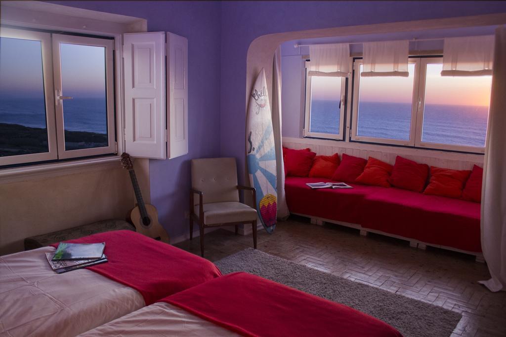 Chill In Ericeira Surf House Pansiyon Oda fotoğraf